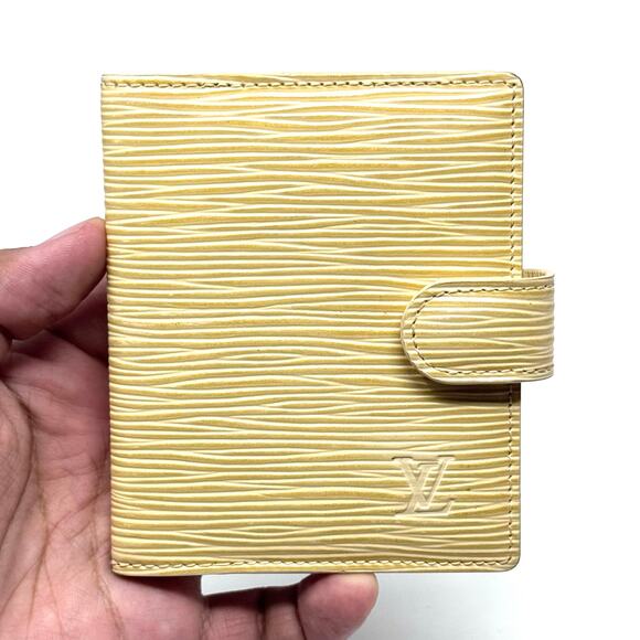 Louis Vuitton Cream Buckle Wallet - Picture 7 of 8